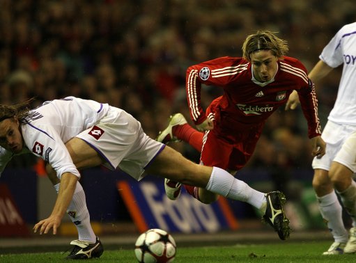 在今日TES对阵OMG的比赛中，Rookie使用阿卡丽达成了在LPL的第3000杀，是LPL第1位达成该成就的选手＼