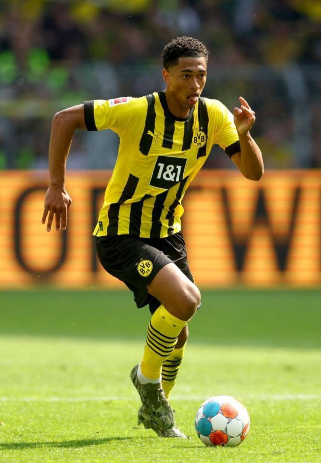 从LPL成立至今，综合票数最高的10位选手获得“LPL十周年十大选手”荣誉称号